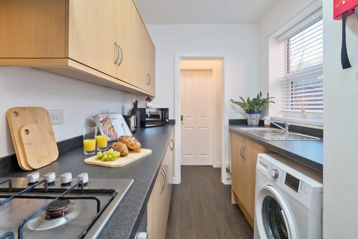 Nursery House By Truestays - 3 Bedroom House In Stoke-On-Trent 外观 照片