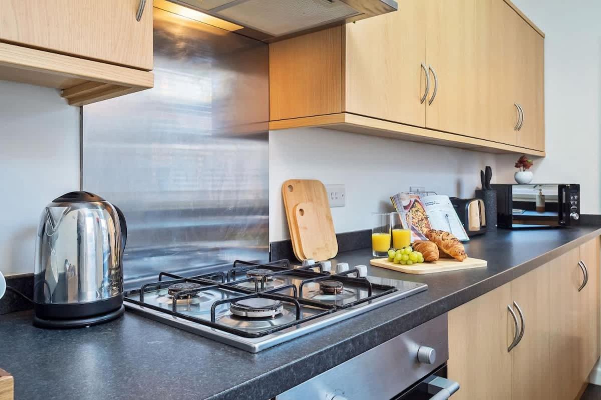 Nursery House By Truestays - 3 Bedroom House In Stoke-On-Trent 外观 照片