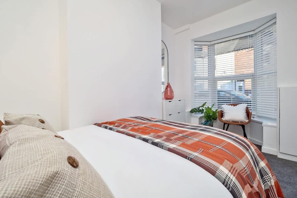 Nursery House By Truestays - 3 Bedroom House In Stoke-On-Trent 外观 照片