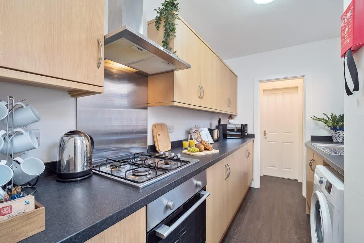 Nursery House By Truestays - 3 Bedroom House In Stoke-On-Trent 外观 照片